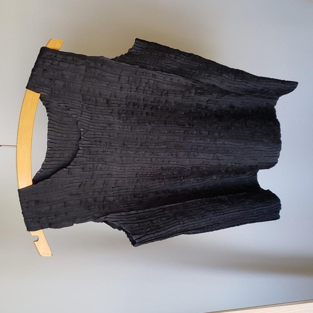 Issey Miyake black textured sleeveless top Size M